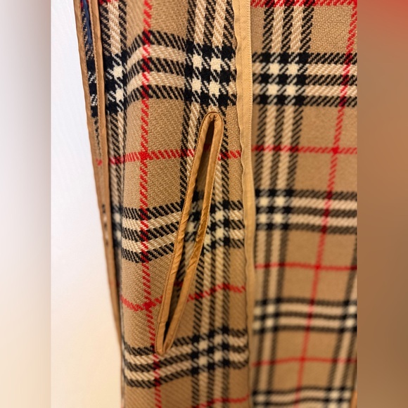 Burberry - Picture 3 of 7